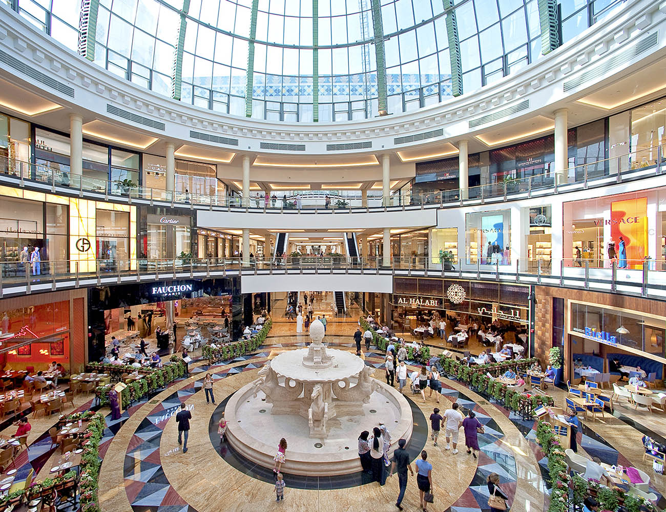 Любой торговый центр. Mall of the Emirates в Дубае. Дубай торговый центр Mall of the Emirates. Mall of the Emirates Дубай магазины. Дубай торговый центр Mall of the Emirates магазины.